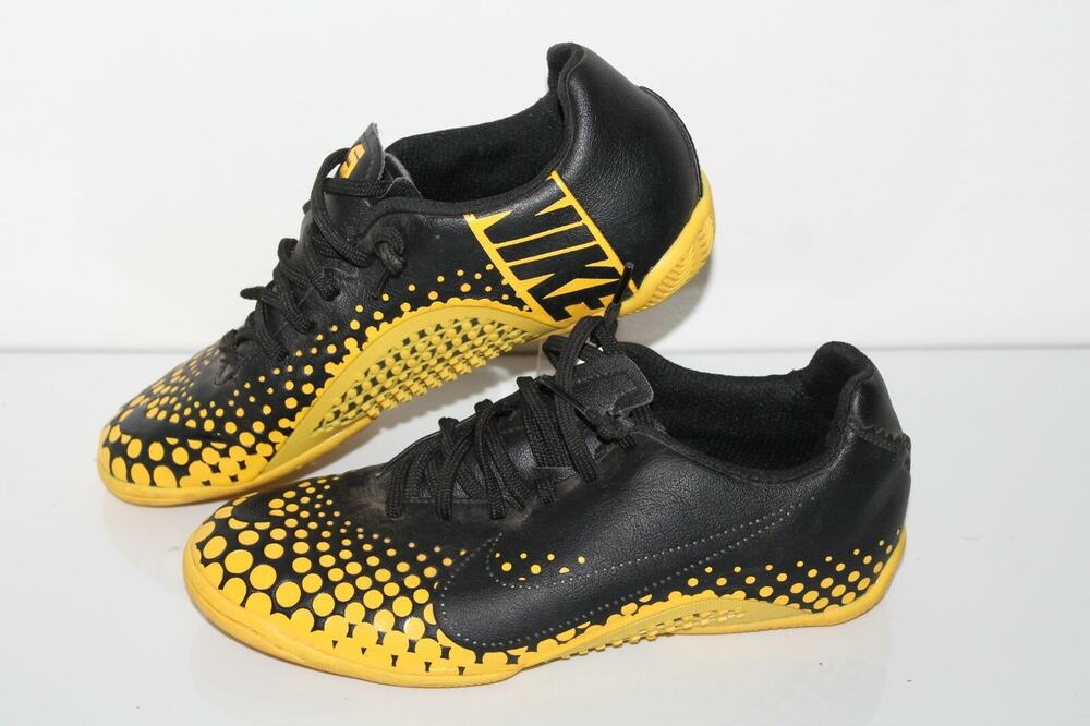 Nike Elastico Finale 5 Soccer Shoes Youth 6, Black Yellow, Futsal, Sportcore